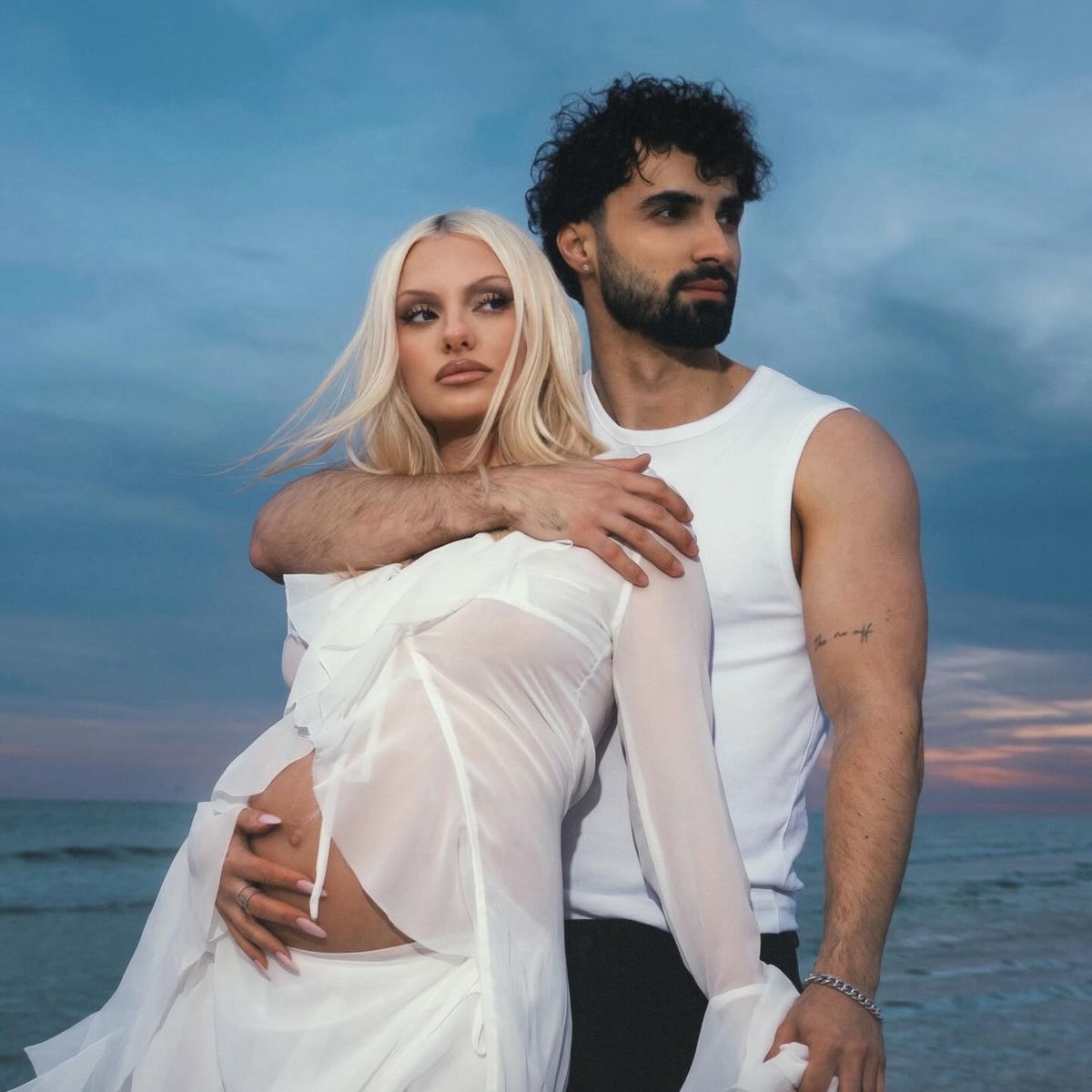 Alexandra Stan a devenit mamă pentru prima dată! C&acirc;ntăreața a adus pe lume o fetiță perfect sănătoasă