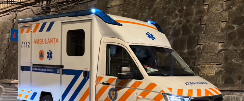 Ambulanţă atacată cu topoarele la Cluj din cauza unui fake news pe TikTok despre „ambulanța neagră care fură copii”