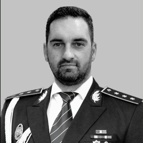 O carieră dedicată oamenilor, UN SF&Acirc;RȘIT CARE A &Icirc;NDURERAT o &icirc;ntreagă comunitate. A MURIT comisarul-șef de poliție Theodor Alexandru Enăchescu, iar CAUZA DECESULUI a fost &icirc;n cele din urmă DEZVĂLUITĂ: "Cu sufletele copleșite de durere, vă..."