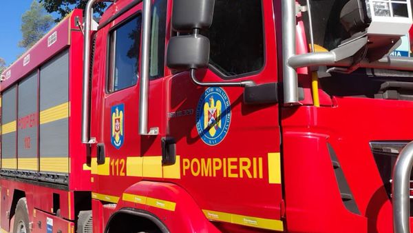 ALERTĂ &icirc;n Arad! O explozie a avut loc la instalația de gaz dintr-un imobil, fiind urmată de un incendiu. O persoană a suferit arsuri de gradul 3