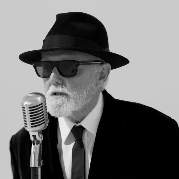 Roger Taylor &icirc;și lasă inima să vorbească &icirc;n "I See You Now", piesa dedicată soției sale și poveștii lor construite &icirc;n doi: "Suntem &icirc;mpreună de destul de mult timp și cred că, atunci c&acirc;nd &icirc;ncepi cu adevărat să..."