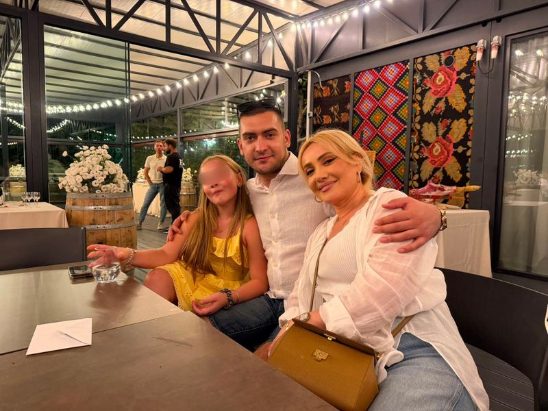 Ce urare i-a făcut Adriana Ochișanu fiului ei? 