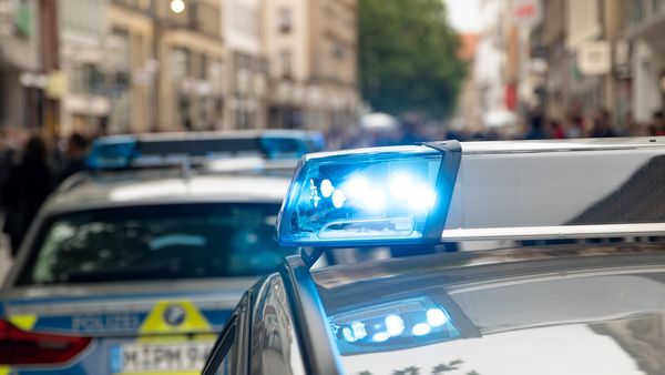 ACCIDENT GRAV pe Șoseaua Gării Cățelu din București. Un șofer a lovit 3 pietoni. Una dintre victime, o t&acirc;nără de 29 de ani, și-a pierdut viața