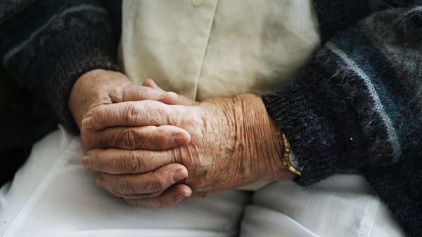 Primarul localității, DETALII CUTREMURĂTOARE despre cazul veteranului de război găsit mort &icirc;n casă, &icirc;n timp ce fiul său AR FI ASCUNS pentru a continua să &icirc;ncaseze pensia. E DE NECREZUT c&acirc;t timp a zăcut bătr&acirc;nul fără viață &icirc;n propria locuință: "A fost..."