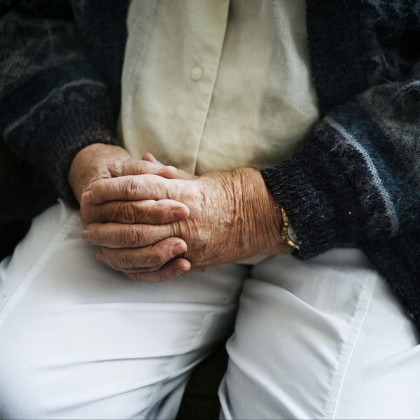 Primarul localității, DETALII CUTREMURĂTOARE despre cazul veteranului de război găsit mort &icirc;n casă, &icirc;n timp ce fiul său AR FI ASCUNS pentru a continua să &icirc;ncaseze pensia. E DE NECREZUT c&acirc;t timp a zăcut bătr&acirc;nul fără viață &icirc;n propria locuință: "A fost..."