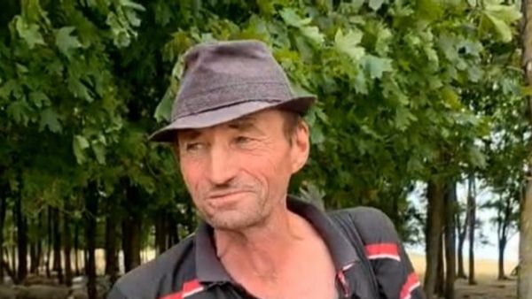 Ce s-a &icirc;nt&acirc;mplat, de fapt, c&acirc;nd ciobanul a găsit drona din Vaslui?! MĂRTURIA bărbatului şi detaliile care AU IEȘIT LA IVEALĂ după intervenţia autorităţilor: "Am scos ceva rotund şi firele..."