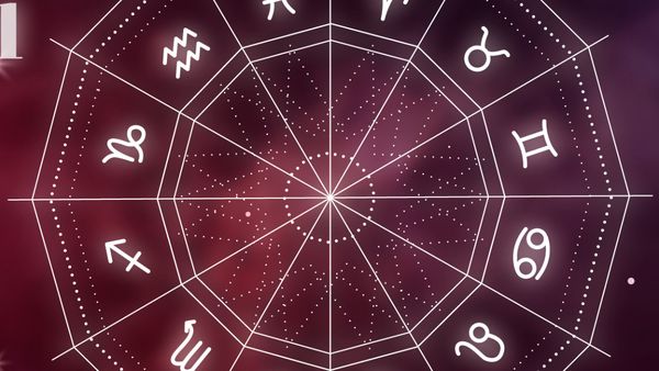 HOROSCOP de weekend, 5-6 septembrie 2026. Zodia care &icirc;și &icirc;nt&acirc;lnește marea iubire. O persoană specială &icirc;i dă lumea peste cap atunci c&acirc;nd se așteaptă mai puțin
