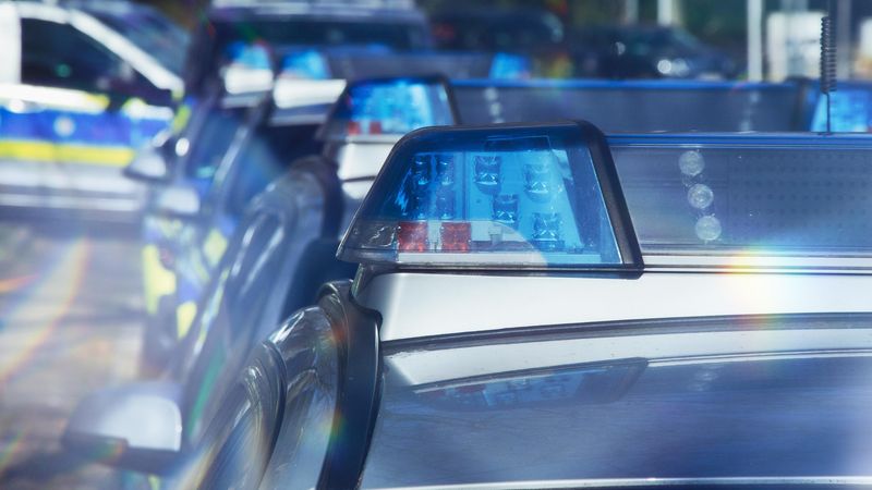 CE S-A &Icirc;NT&Acirc;MPLAT cu bărbatul care a căzut de pe pasajul Obor? Medicii sosiți la fața locului NU au mai reușit să-i salveze viața