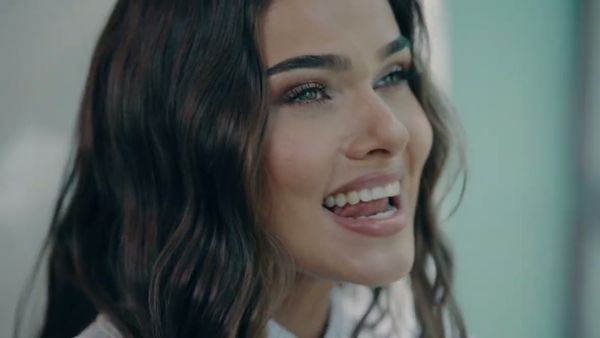 Theo Rose a lansat "De-or trece anii", o piesă emoționantă despre IUBIREA CARE REZISTĂ &Icirc;N TIMP și SENTIMENTELE CARE NU DISPAR odată cu trecerea anilor: "E un c&acirc;ntec care stătea la sertar de vreo jumătate de an"