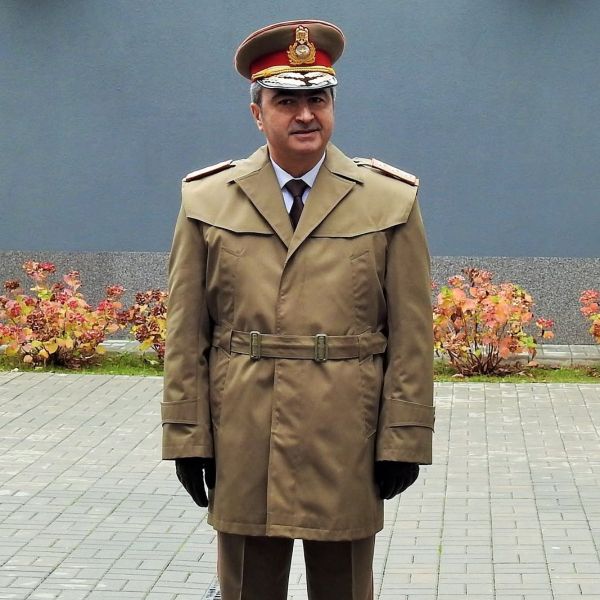 O zi pe care familia generalului Dorin Ioniță nu şi-ar fi dorit să o trăiască. Trupul ne&icirc;nsuflețit A FOST DEPUS la capelă, iar IMAGINILE DE LA PRIVEGHI sunt dureroase. &Icirc;n astfel de momente, răm&acirc;n doar tăcerea, rugăciunile şi amintirile