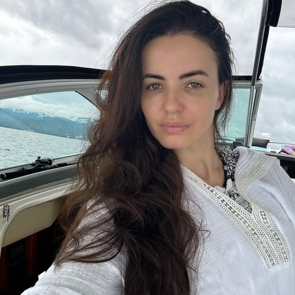 Cum și-ar fi premeditat Mădălina Apostol gestul &Icirc;N SEARA TRAGEDIEI și unde și-a lăsat fetița &icirc;n acel moment?! Nimeni NU A BĂNUIT ce avea să urmeze. DETALIILE IEȘITE ACUM LA IVEALĂ sunt greu de citit fără lacrimi