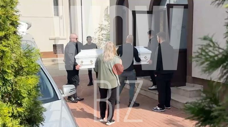 Trupul neînsuflețit al Mădălinei Apostol a ajuns la capelă