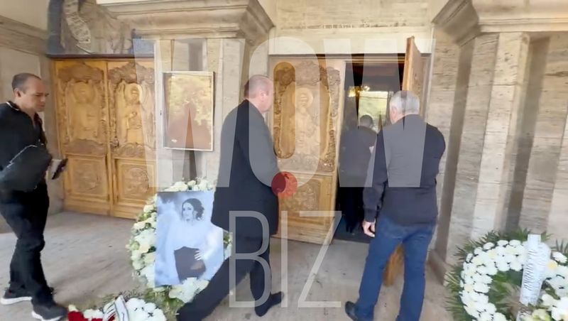 Imagini de la înmormântarea Mădălinei Apostol