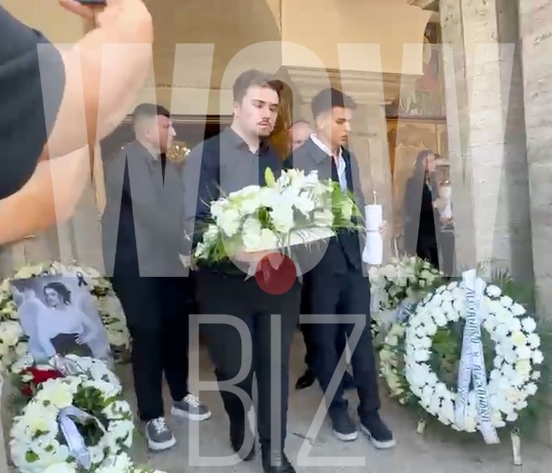 Imagini de la înmormântarea Mădălinei Apostol