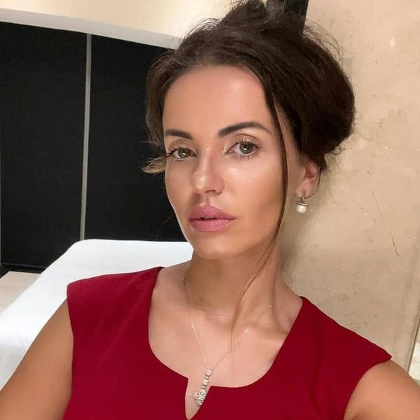 &Icirc;nainte de TRAGEDIA care i-a răpit fiica, mama Mădălinei Apostol ar fi avut o PREMONIȚIE CUTREMURĂTOARE. Parcă a simțit că ceva rău URMA SĂ SE &Icirc;NT&Acirc;MPLE: "C&acirc;nd se vindecă cel care a suferit, abia atunci &icirc;ncepe suferința celui care și-a bătut joc. Pentru...