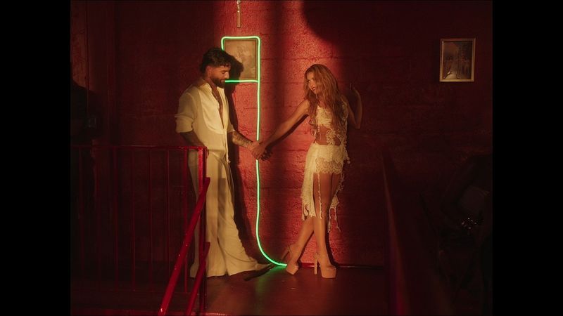 Maluma și Shakira au pus lumea muzicală pe jar cu "AGUA", colaborarea care aduce MAGNETISMUL a două superstaruri &Icirc;NTR-UN SINGUR HIT. Noua piesă vine cu suficientă energie c&acirc;t să NU stea nimeni pe scaun