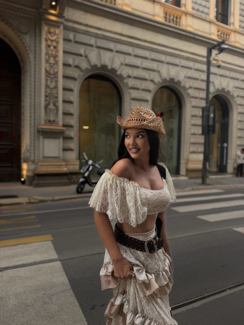 Gigi Hadid și Larisa Udilă, împreună la un eveniment în Milano 