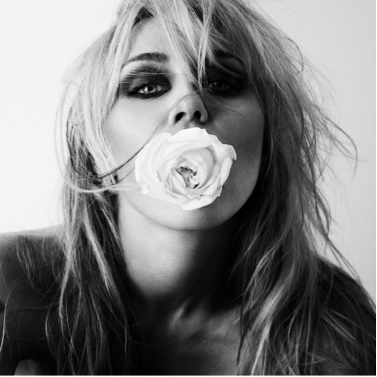 O nouă eră pentru Miley: &bdquo;Bass Persuades&rdquo; s-a lansat, iar artista pregătește două concerte la Hollywood Bowl
