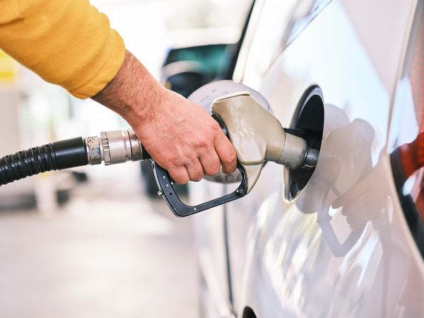 Prețuri fără precedent la benzinăriile din toată țara! MOTORINA a trecut pentru prima dată de 11 lei, iar BENZINA a depășit 10 lei
