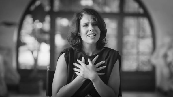 Piesa "Din dor" revine  &icirc;ntr-o formă cu TOTUL NEAȘTEPTATĂ. Mihail a relansat melodia &icirc;n Limba Semnelor Rom&acirc;ne. CUM A LUAT NAȘTERE această versiune: "Ne dorim o lume &icirc;n care accesul la comunicare, educație și dezvoltare personală să fie la fel de..."
