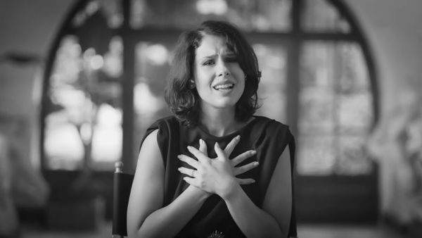 Piesa "Din dor" revine  &icirc;ntr-o formă cu TOTUL NEAȘTEPTATĂ. Mihail a relansat melodia &icirc;n Limba Semnelor Rom&acirc;ne. CUM A LUAT NAȘTERE această versiune: "Ne dorim o lume &icirc;n care accesul la comunicare, educație și dezvoltare personală să fie la fel de..."