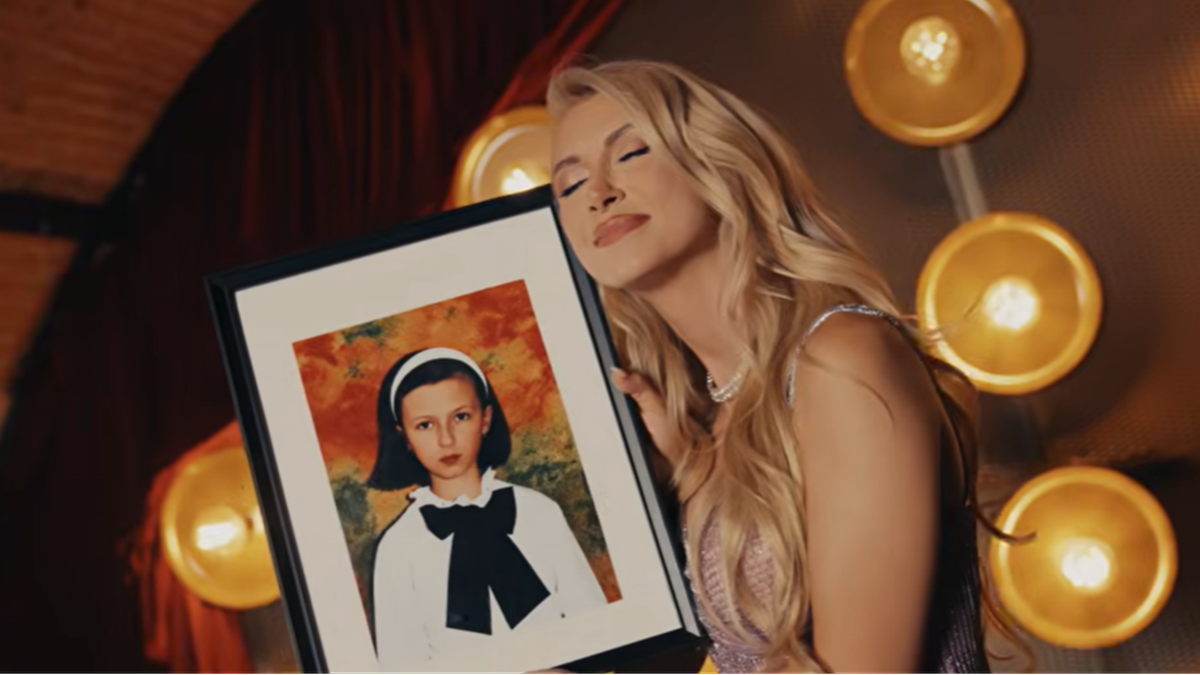 Andreea Bălan a lansat piesa "Copilul din mine"