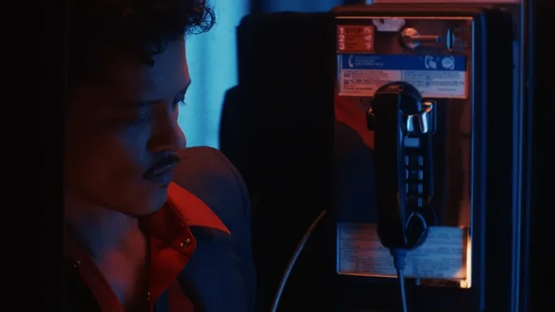 Playlist-ul ascultătorilor prinde RITM și ENERGIE cu "Dance With Me", piesa lansată de Bruno Mars. Noul single te face să dai PLAY &icirc;ncă o dată, lăs&acirc;nd grijie deoparte