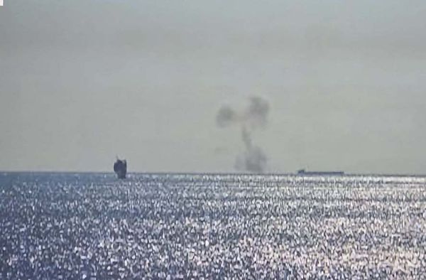 Navă turcească &icirc;ncărcată cu cereale, lovită de o dronă &icirc;n Marea Neagră! Comandantul este rănit, iar 13 marinari au fost daţi dispăruţi