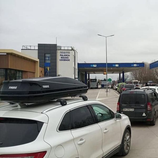 ALERTĂ &icirc;n Republica Moldova! Un autobuz a fost lovit de un proiectil căzut &icirc;n apropierea punctului de trecere Palanca de la granița cu Ucraina