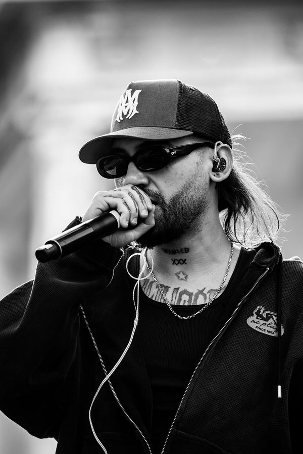 CINE ESTE CELEBRUL ARTIST care sare &icirc;n apărarea trapperului Ian, după gestul revoltător făcut pe scena de la Arenele Romane. Nimeni NU SE AȘTEPTA ca tocmai el să ia atitudine: "Eliberați-l. Nu e ca și cum ar..."
