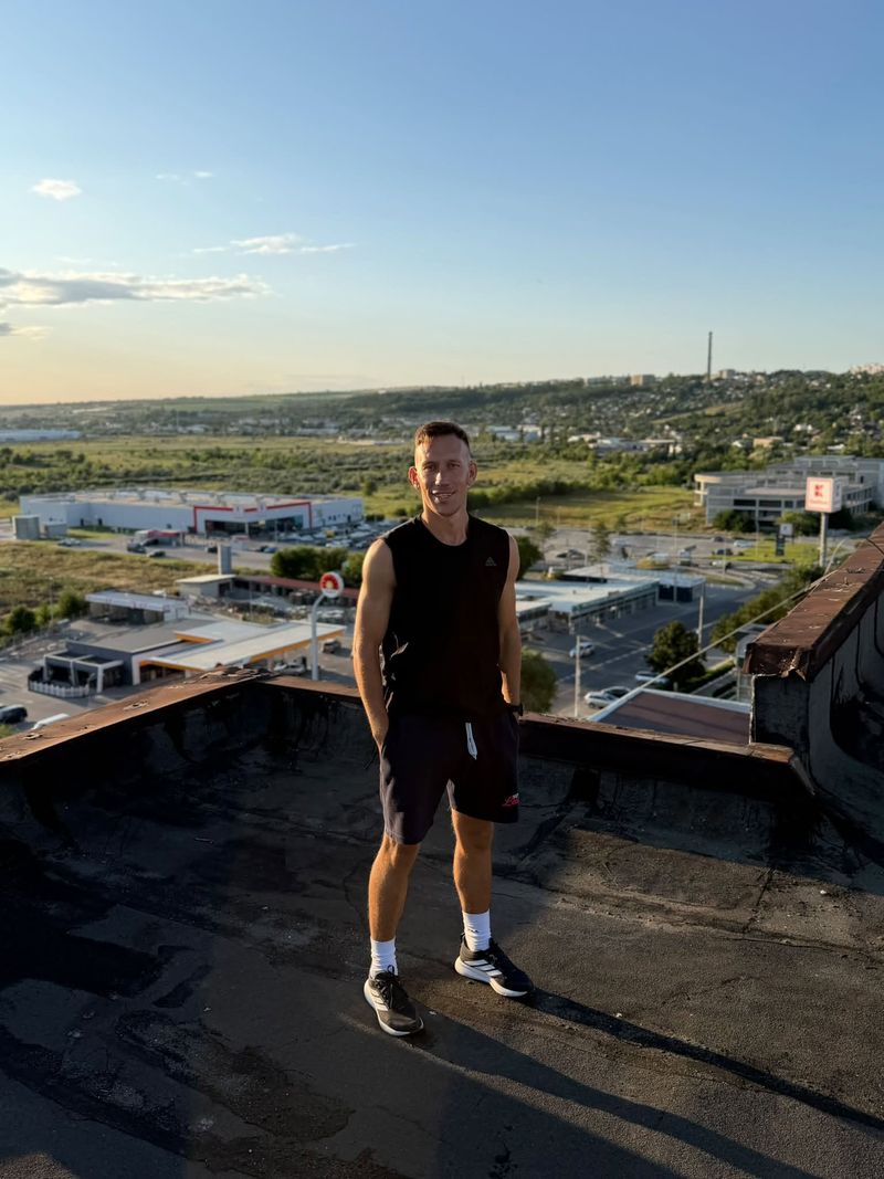 Gheorghe Moldovan și-a luat viața în curtea casei în care locuiau soția și fetițele lui 