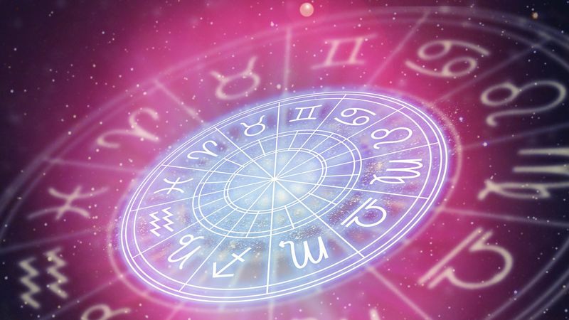 HOROSCOP de weekend, 10-11 octombrie 2026. O zodie ajunge &icirc;n punctul &icirc;n care CEDEAZĂ pur și simplu! Aceasta se confruntă cu dezamăgiri neașteptate, certuri aprinse și probleme pe care nu mai știe cum să le rezolve