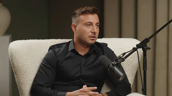 DECLARAȚIA MOMENTULUI făcută de Valentin Sanfira. Ce nu a spus p&acirc;nă acum despre căsnicia pe care a avut-o cu Codruța Filip și care este MOTIVUL DIN SPATELE TĂCERII: "Este foarte ur&acirc;t. Nu pot eu acum dintr-o dată să mă duc și să&nbsp;te..."