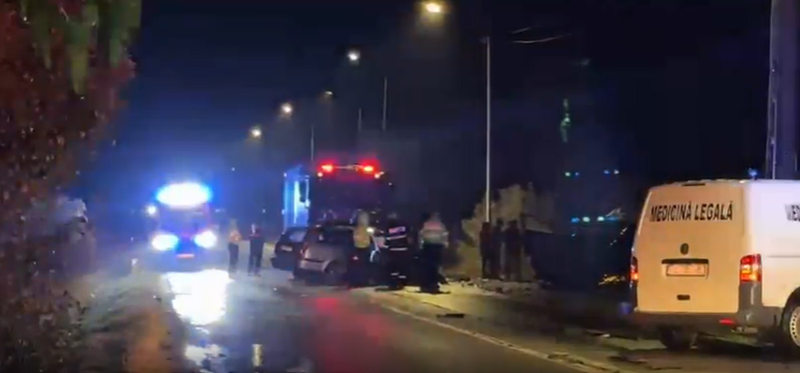 Două adolescente de 17 ani și un tânăr de 25 de ani au murit, iar alte două persoane au ajuns în stare gravă la spital