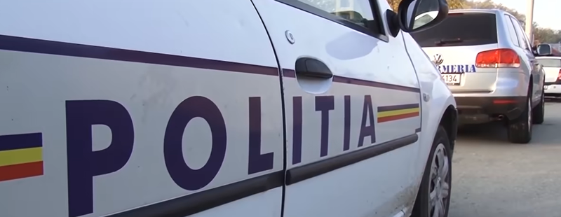 O femeie în vârstă de 45 de ani a murit după ce ar fi fost înjunghiată de soţul său, în locuinţa comună din localitatea Smulţi, judeţul Galaţi. 