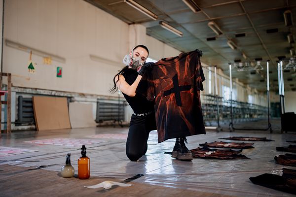 Holy Molly lansează EP-ul &bdquo;aproape:&rdquo; pe 22 octombrie, după un performance live de 8 ore, &icirc;n premieră &icirc;n Rom&acirc;nia