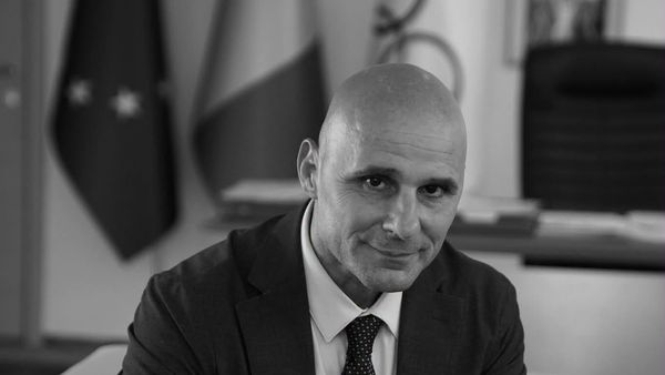 Ce s-a &icirc;nt&acirc;mplat, de fapt, cu Daniel Oprea?! Toată lumea credea că a făcut infarct, &icirc;nsă raportul medico-legal SCOATE LA IVEALĂ o realitate dureroasă. Apropiații nu și-au putut imagina CE URMA SĂ DESCOPERE: "Decesul a fost cauzat de..."