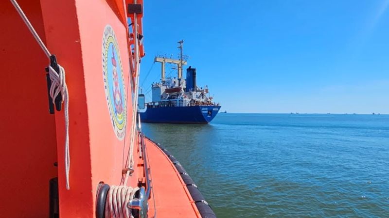 UPDATE Mai multe nave și două elicoptere Black Hawk au fost mobilizate pentru MISIUNEA DE SALVARE din Marea Neagră. Cinci marinari au fost recuperați, alți 7 sunt dați dispăruți