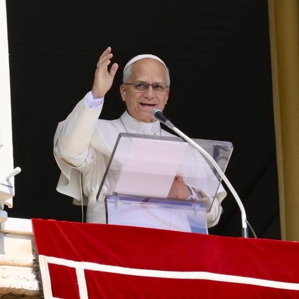 Ce se &icirc;nt&acirc;mplă cu Papa Leon al XIV-lea după OPERAȚIA pentru cancer pulmonar şi ce le-a transmis credincioșilor din &icirc;ntreaga lume?! Suveranul Pontif: "Vă rog să vă rugaţi pentru mine, aşa cum şi eu mă rog pentru voi. După cum ştiţi, nu am putut..."