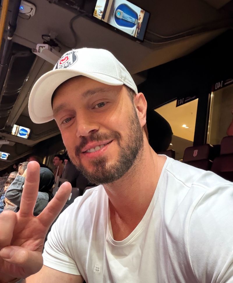 Murat Boz și Demet Ozdemir, blocați în mijlocul inundațiilor 