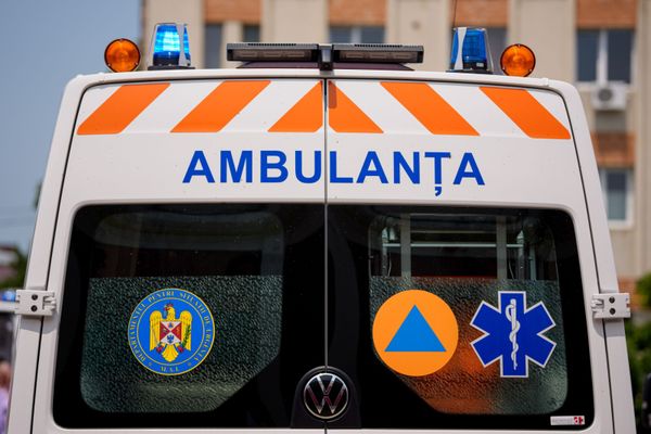 Cum s-a produs ACCIDENTUL de pe A1, &icirc;n județul Arad? Cinci autovehicule au fost implicate, iar 7 persoane au fost transportate la spital: &bdquo;Printre victime nu s-au aflat minori&rdquo;