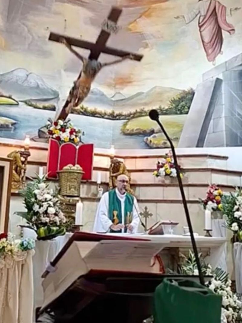 El este preotul mort în Ecuador în timpul slujbei 