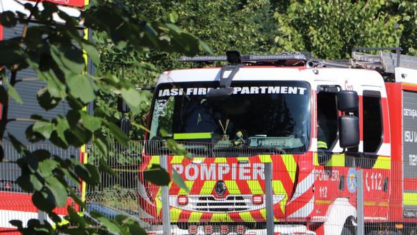 PRIMELE INFORMAȚII despre accidentul din Iași &icirc;n care au fost implicate o autoutilitară şi un autoturism. Șoferii au decedat la fața locului, iar o altă persoană a fost transportată la spital