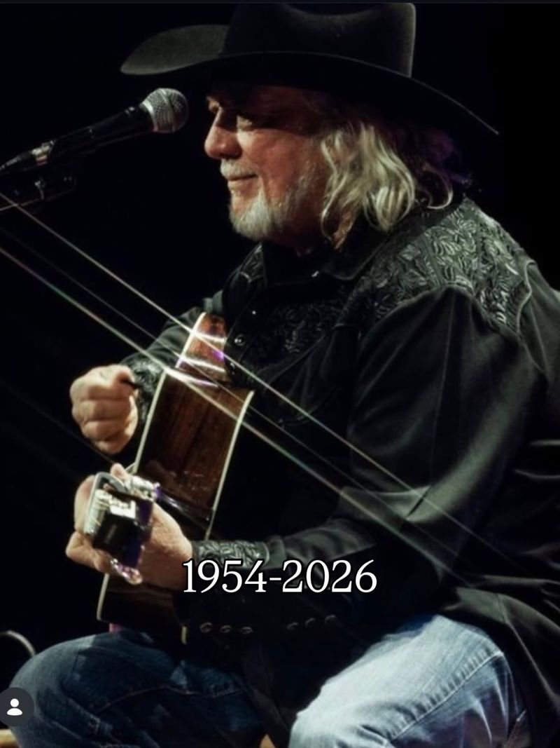 A fost anunțat decesul lui John Anderson 