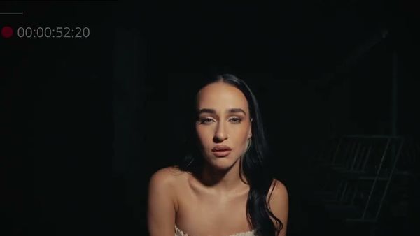 Se anunță zile cu "paranoia" &icirc;n căști! Holy Molly tocmai A LANSAT O PIESĂ  NOUĂ pentru playlistul fanilor, iar titlul noului single este suficient pentru a st&acirc;rni curiozitatea ASCULTĂTORILOR