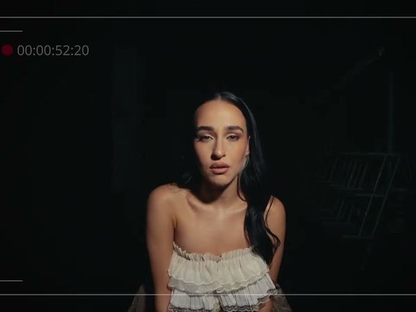 Se anunță zile cu "paranoia" &icirc;n căști! Holy Molly tocmai A LANSAT O PIESĂ  NOUĂ pentru playlistul fanilor, iar titlul noului single este suficient pentru a st&acirc;rni curiozitatea ASCULTĂTORILOR