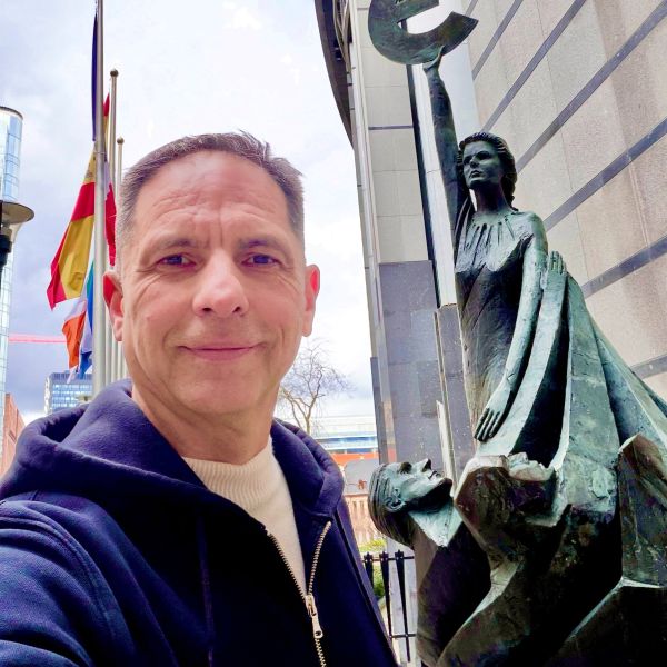 Dan Negru, REACȚIE după ce tinerii s-au revoltat &icirc;n mediul online. CE SFAT le dă celebrul prezentator celor care &icirc;și caută un job: &bdquo;NU munciți gratis! Eu am făcut-o c&acirc;ndva, dar...&rdquo;