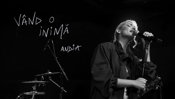 Andia schimbă registrul vizual și lansează "V&acirc;nd o inimă". C&acirc;ntăreaţa mizează pe un VIDEOCLIP ALB-NEGRU și pe FARMECUL BLUES-ului: "Vin către voi cu ceva&hellip; mai diferit de data asta. &Icirc;mi place mult ce a ieșit, sper că și vouă!"