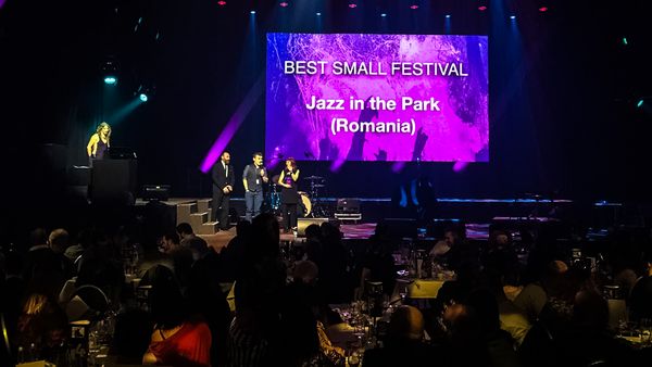 Saxofonistul Kamasi Washington, chitarista Ana Calvi şi solista C&eacute;cile McLorin Salvant, la Jazz in the Park de la Cluj-Napoca