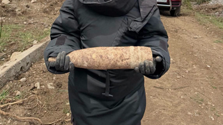 Minte de politician. Un viceprimar și-a pus &icirc;n pericol consătenii pllmb&acirc;ndu-se pe străzi cu un obuz &icirc;ncărcat. Polițiștii au rămas fără cuvinte (VIDEO)